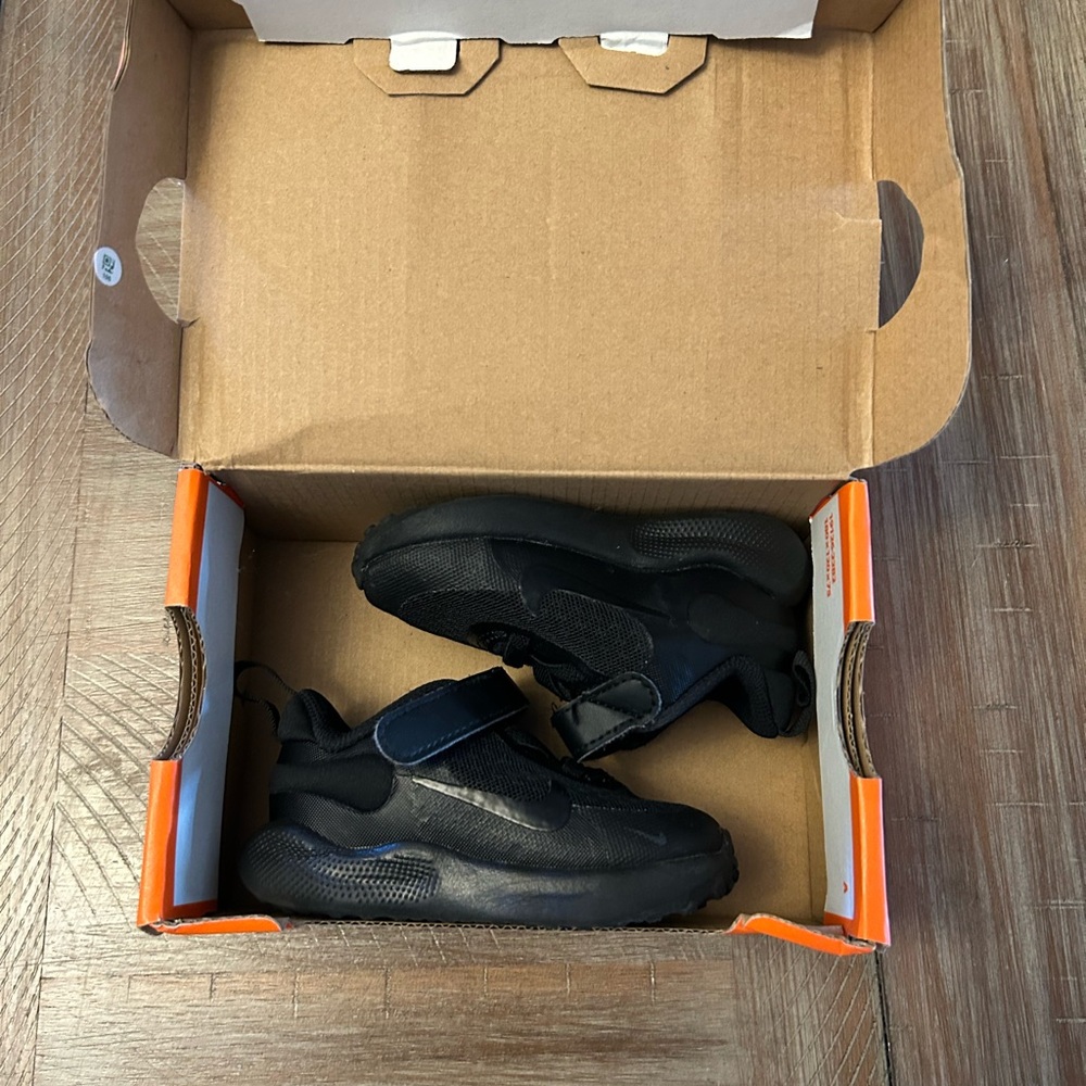 Nike Revolution 7 Toddler 4C